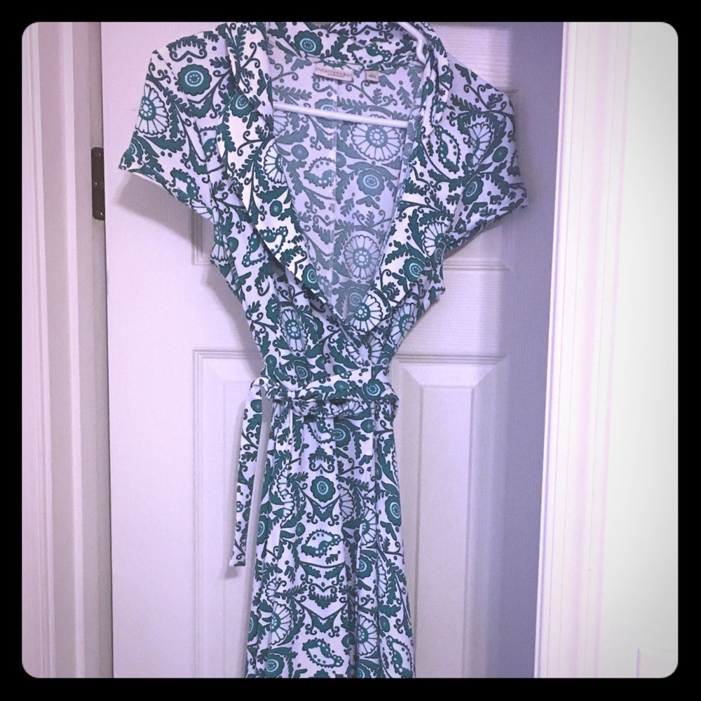 Eva Mendez knee length wrap dress!